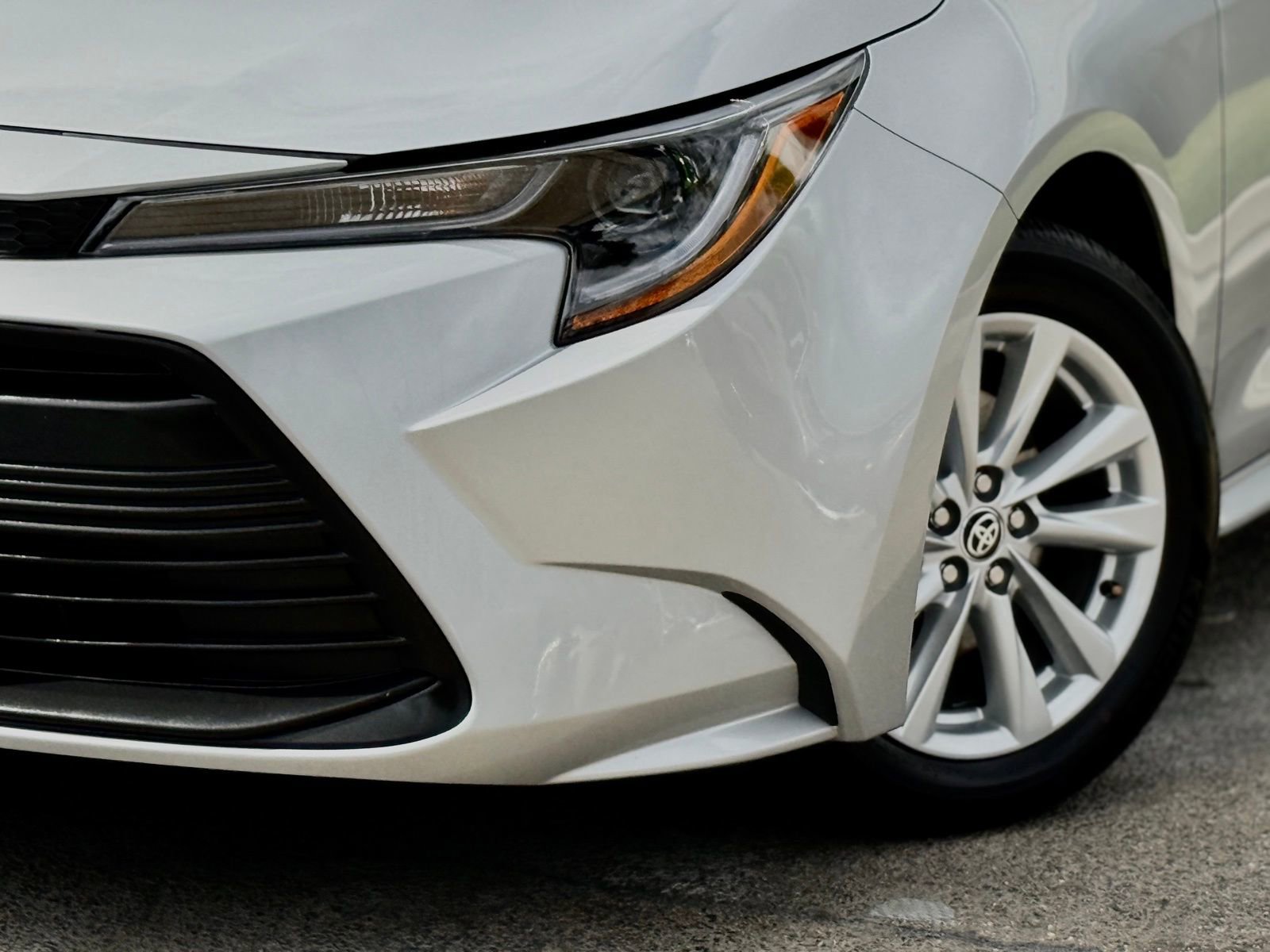 Used 2026 Toyota Corolla LE w/ LE Premium Package FWD image 4