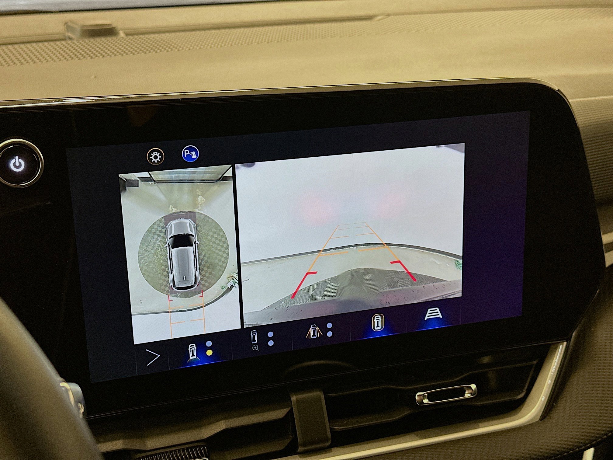 Used 2025 Chevrolet Equinox LT w/ Convenience Package II image 23