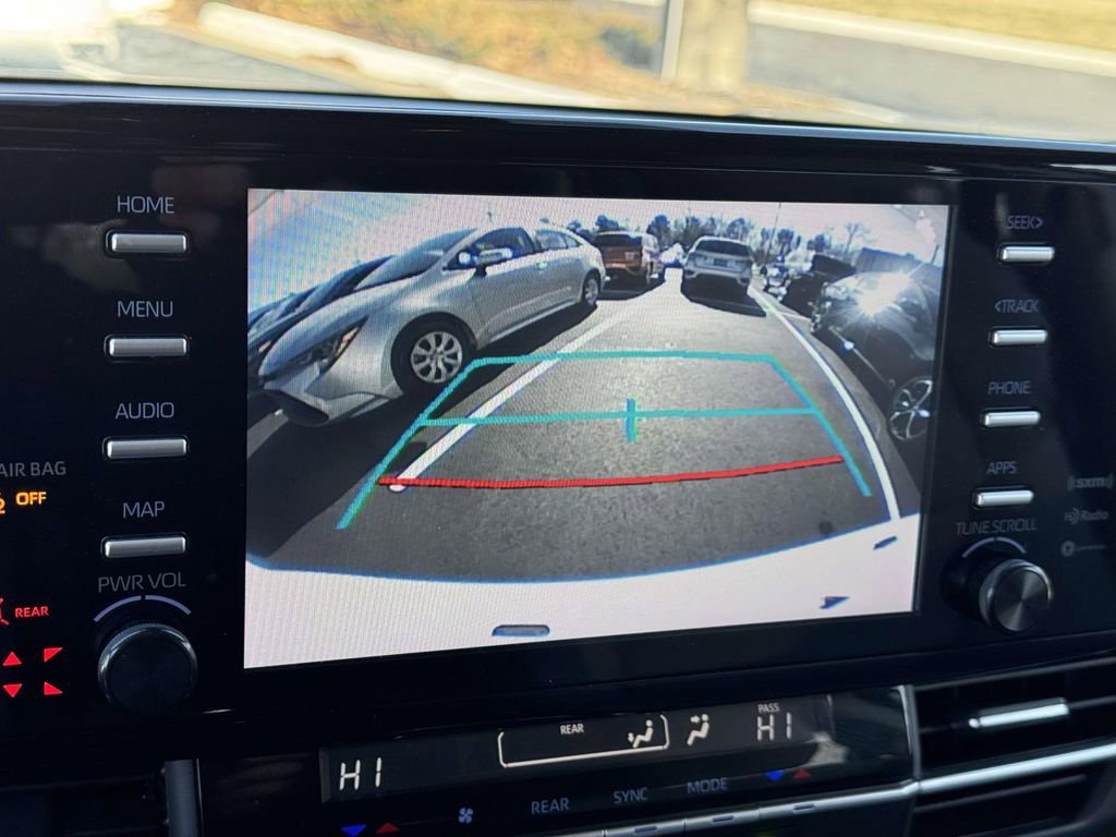 Used 2024 Toyota Sienna LE image 4