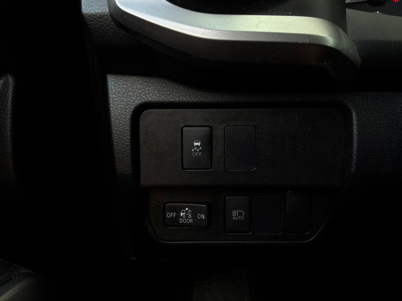 Used 2021 Toyota Tacoma SR5 AWD/4WD image 25