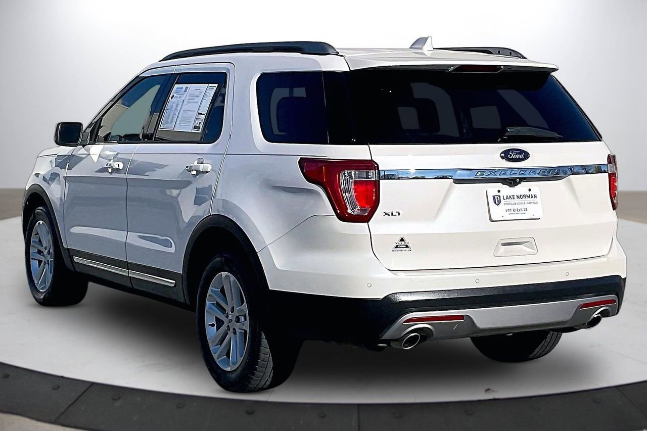 Used 2017 Ford Explorer XLT w/ Equipment Group 202A image 7