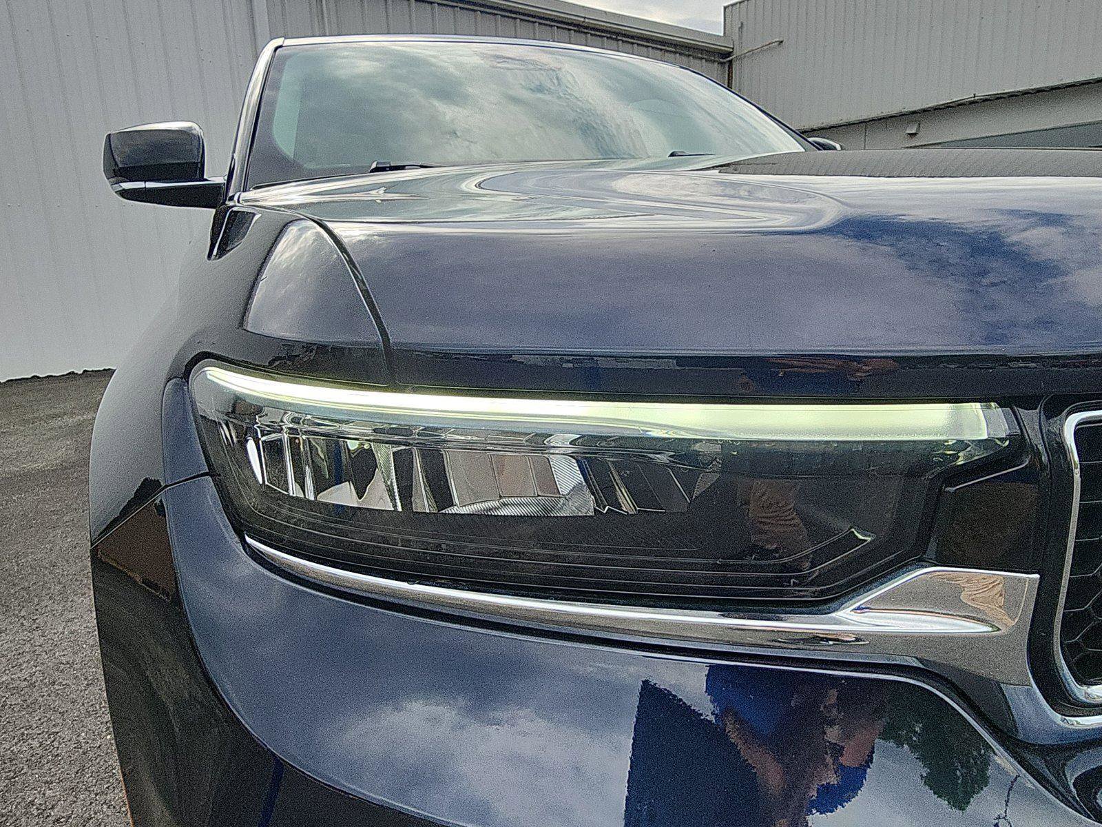 Used 2022 Jeep Grand Cherokee Overland image 12