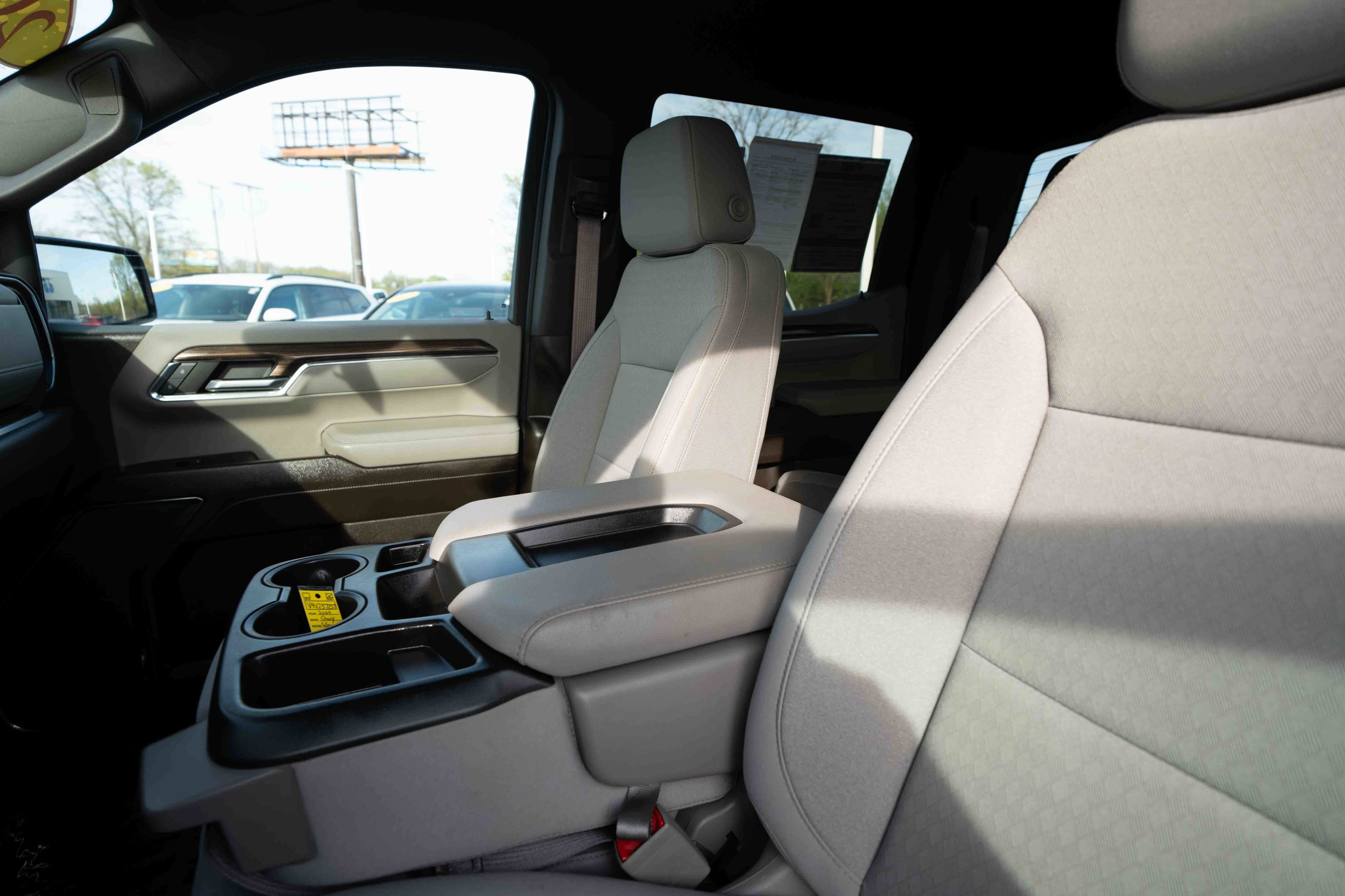 Used 2024 Chevrolet Silverado 1500 LT w/ Z71 Off-Road Package AWD/4WD image 10