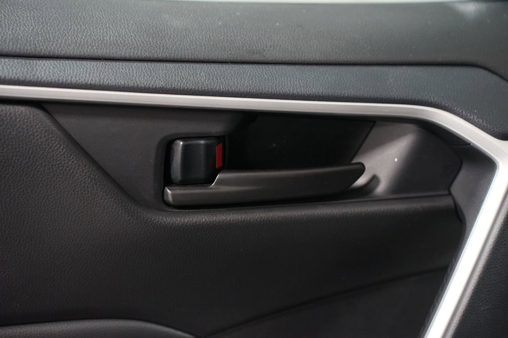 Certified 2025 Toyota RAV4 LE image 30