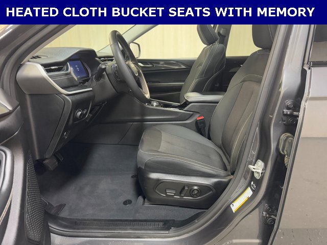 Used 2023 Jeep Grand Cherokee Laredo w/ Luxury Tech Group I image 14