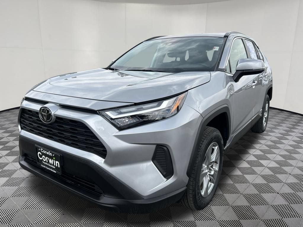 Used 2025 Toyota RAV4 XLE AWD/4WD image 3