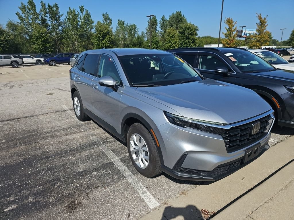 Used 2025 Honda CR-V LX image 3