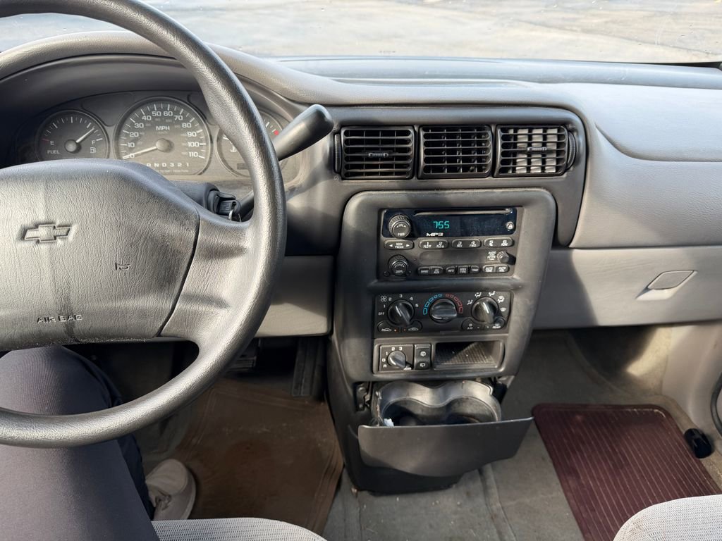 Used 2004 Chevrolet Venture LS w/ Easy Order Package FWD image 6