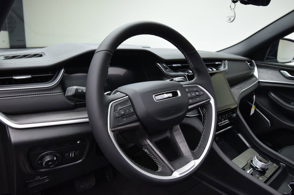 Used 2025 Jeep Grand Cherokee Limited 4xe image 14