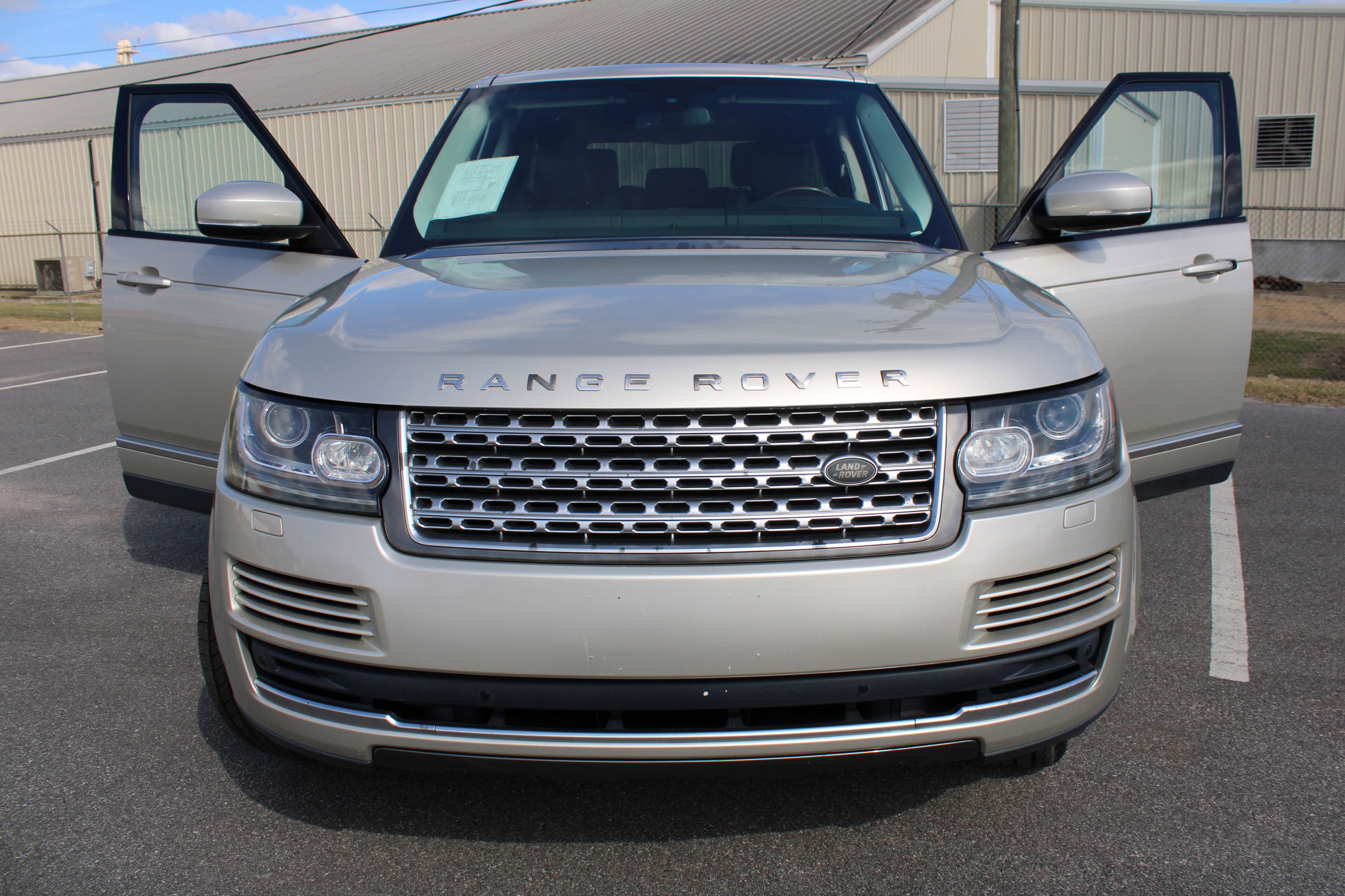 Used 2014 Land Rover Range Rover HSE image 16