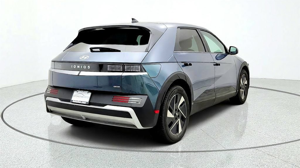 Used 2025 Hyundai Ioniq 5 SE AWD/4WD image 5