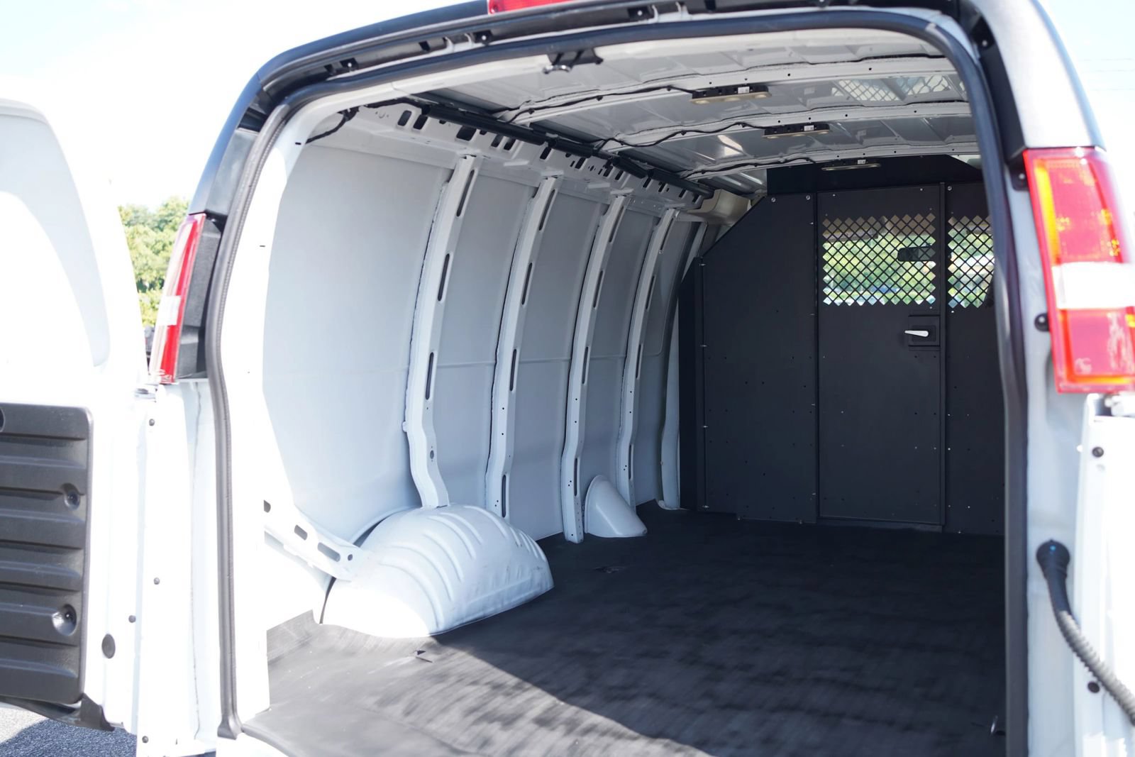 Used 2025 Chevrolet Express 2500 w/ Communications Package RWD image 12