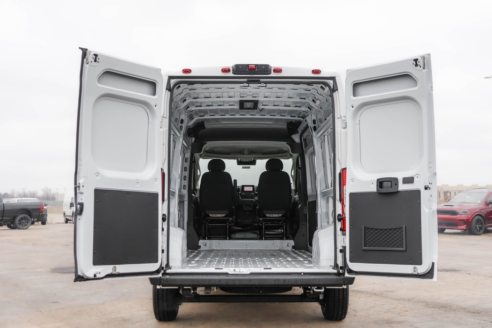 New 2025 RAM ProMaster 2500 w/ Quick Order Package 22G SLT image 9