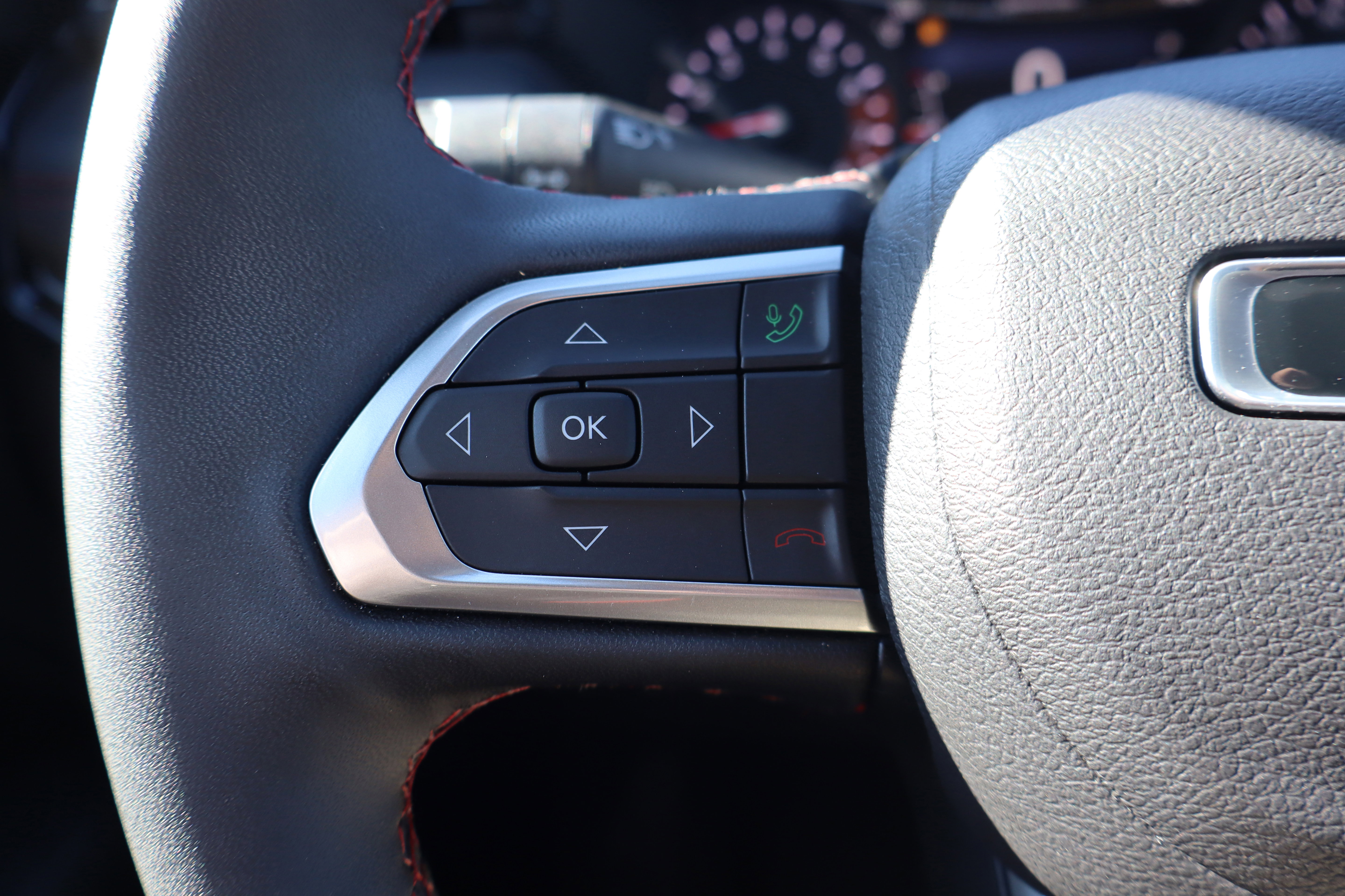 Used 2024 Jeep Compass Trailhawk w/ Trailhawk Convenience Group image 16