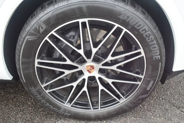 Used 2026 Porsche Cayenne AWD/4WD image 57