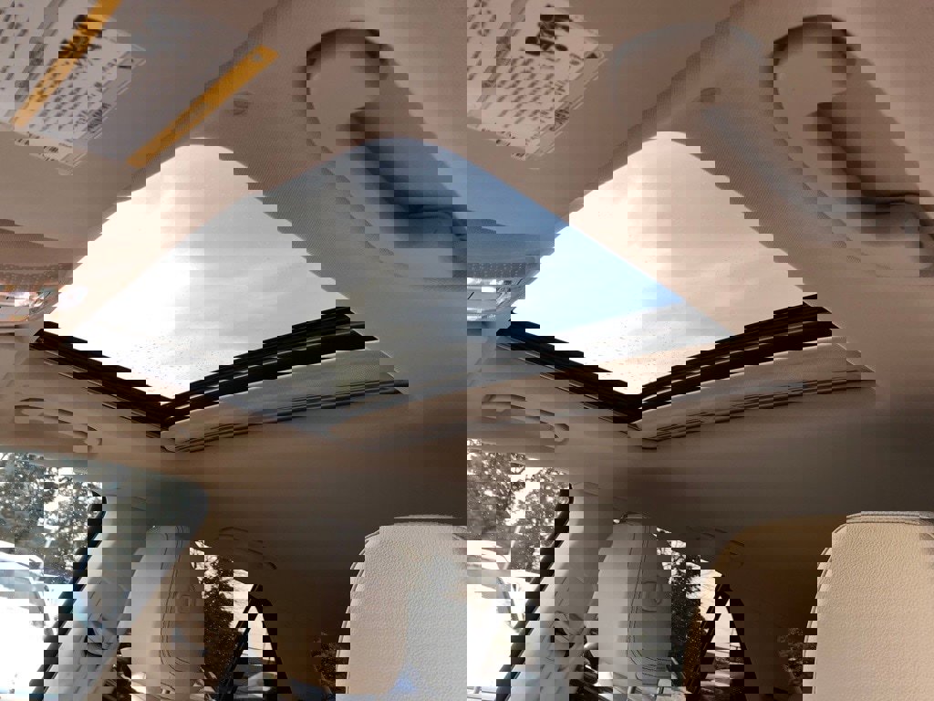 Used 2022 Mercedes-Benz GLE 350 4MATIC w/ Premium Package image 15