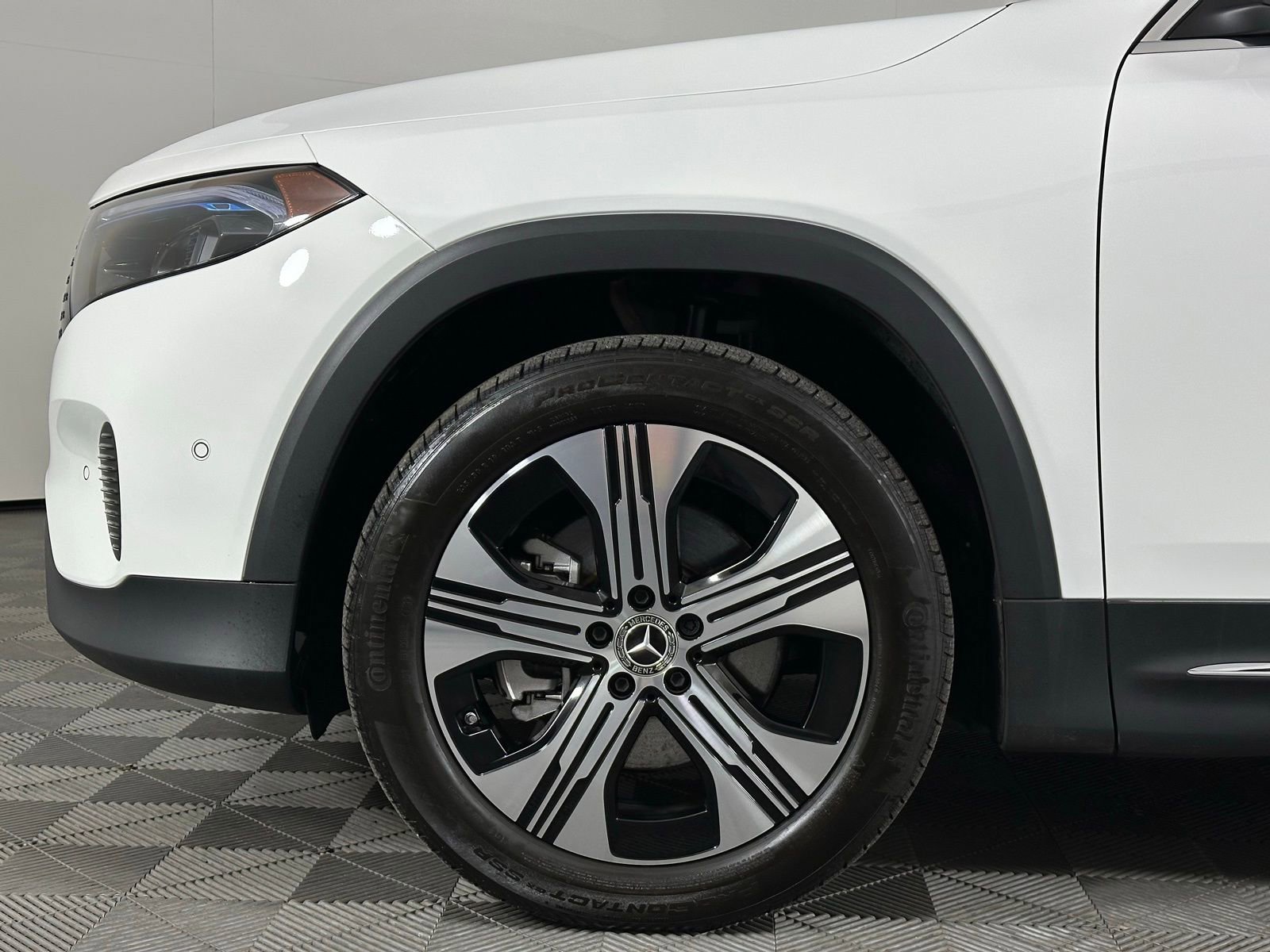 Used 2024 Mercedes-Benz EQB 300 4MATIC image 8