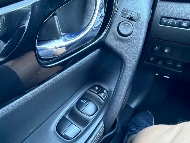 Used 2022 Nissan Rogue Sport SV w/ Technology Package AWD/4WD image 16