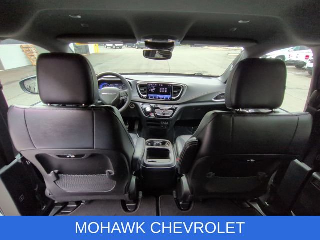 Used 2022 Chrysler Pacifica Touring-L w/ S Appearance Package AWD/4WD image 20