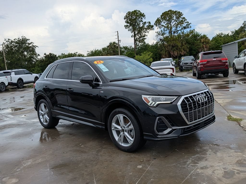 Used 2024 Audi Q3 2.0T Premium w/ Convenience Package AWD/4WD image 2