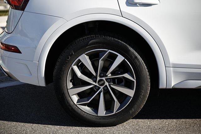 Certified 2025 Audi Q5 2.0T Premium Plus w/ Premium Plus Package image 6