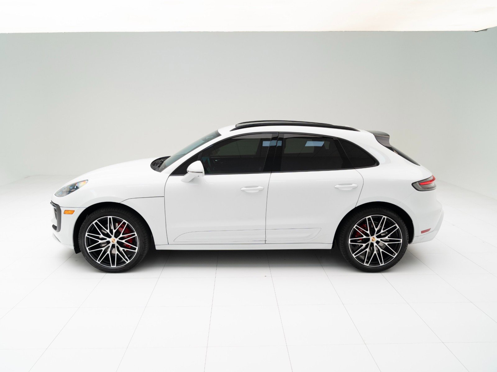 Certified 2024 Porsche Macan S image 2