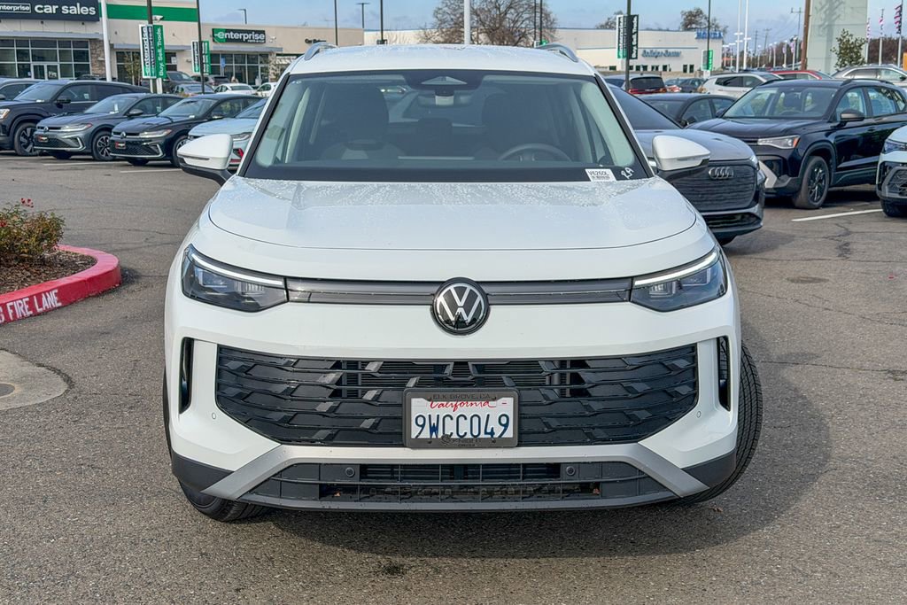 Certified 2025 Volkswagen Tiguan S w/ 18" Wheel Package image 3