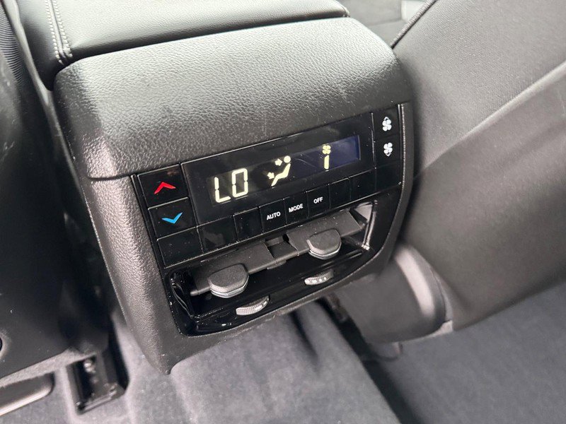 Used 2023 Jeep Grand Cherokee L Laredo image 13