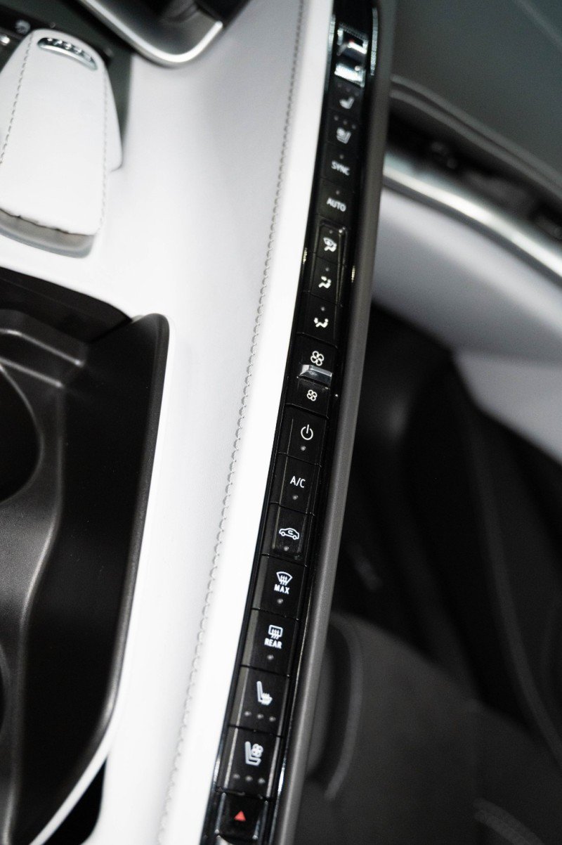 Used 2024 Chevrolet Corvette Z06 RWD image 21