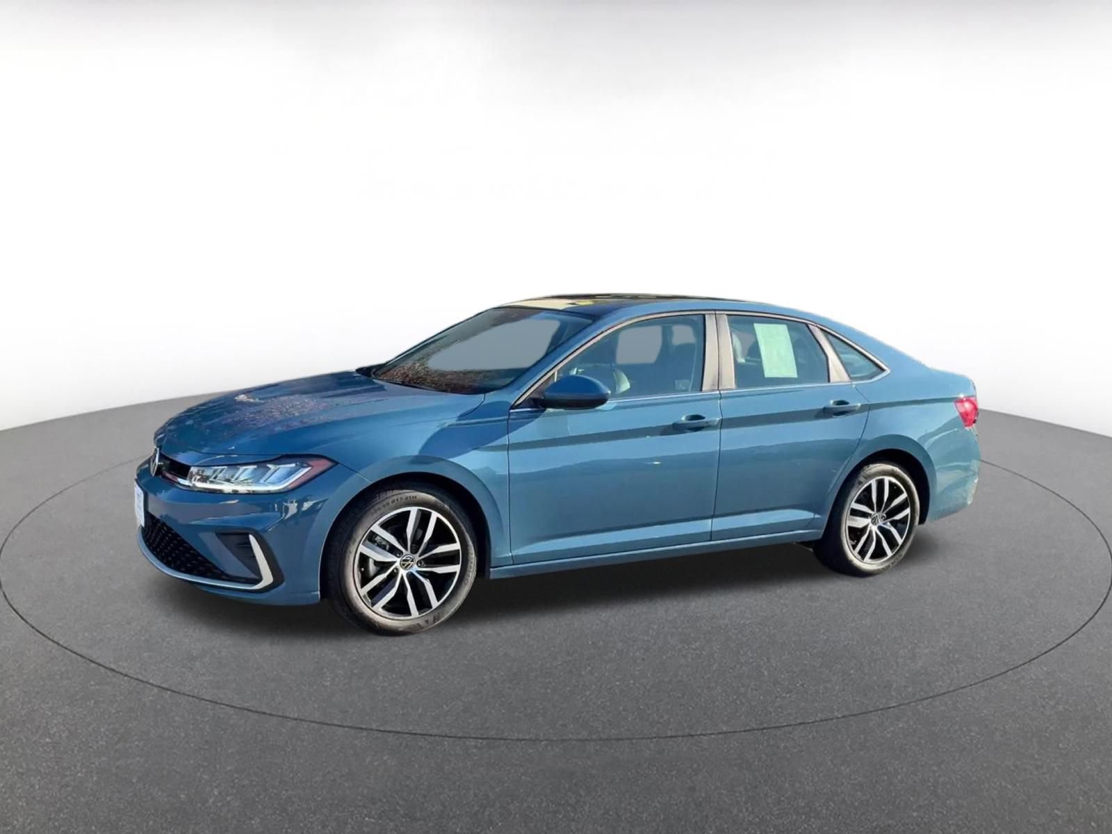 Used 2025 Volkswagen Jetta SE image 8