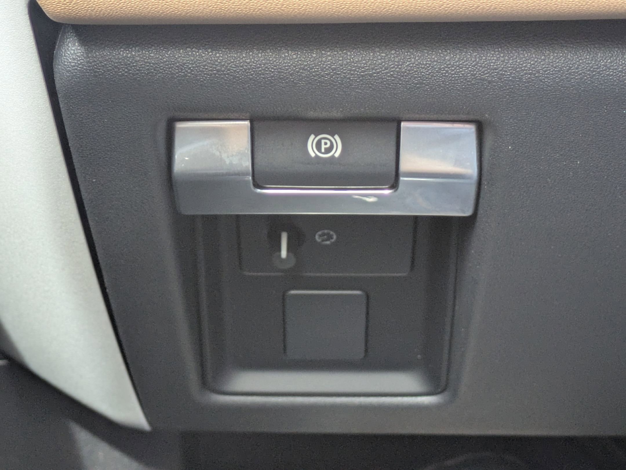 New 2026 Land Rover Defender 110 X-Dynamic SE image 18