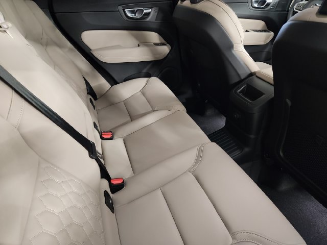 New 2027 Volvo XC60 T8 Plus AWD/4WD image 32