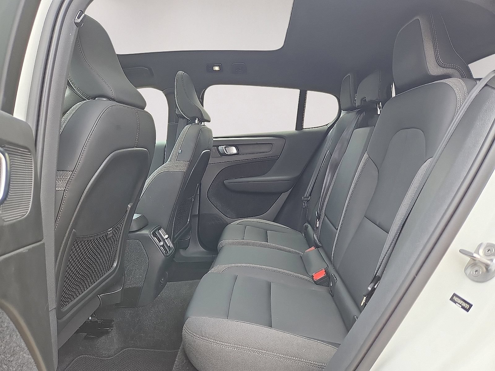 Certified 2023 Volvo C40 Recharge Core AWD/4WD image 16