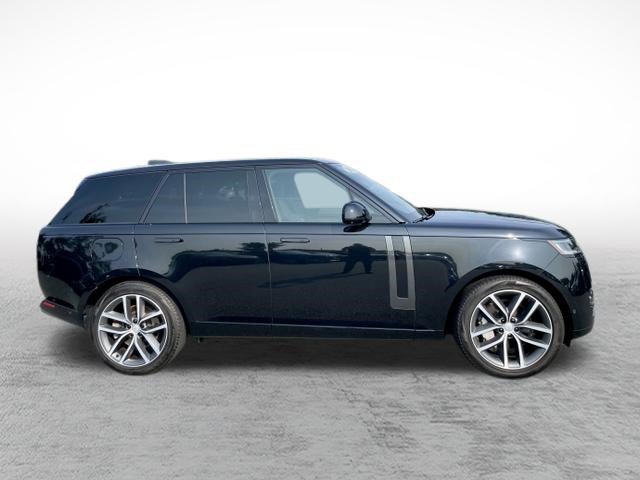 Used 2025 Land Rover Range Rover SE AWD/4WD image 4
