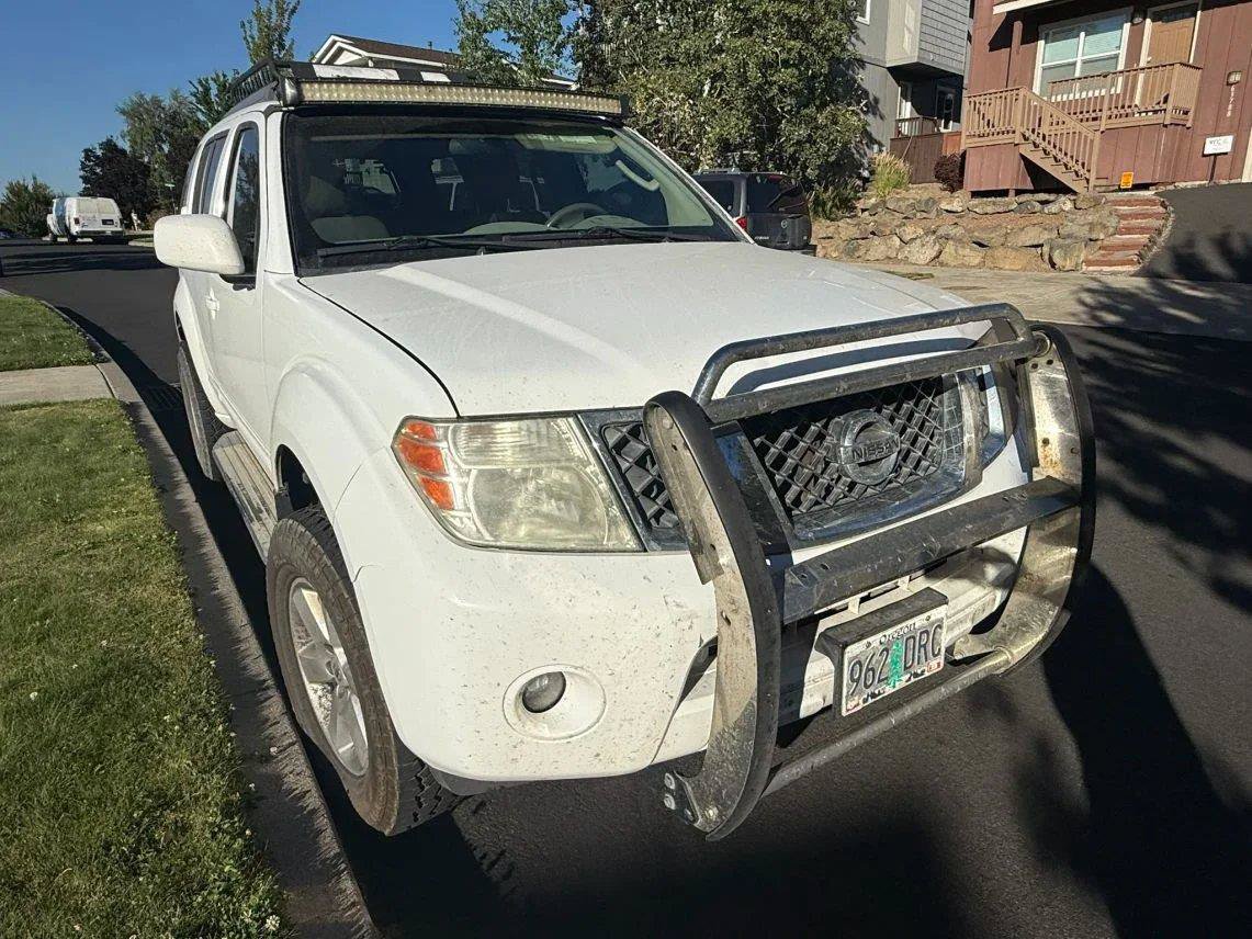 Used 2010 Nissan Pathfinder SE AWD/4WD image 5