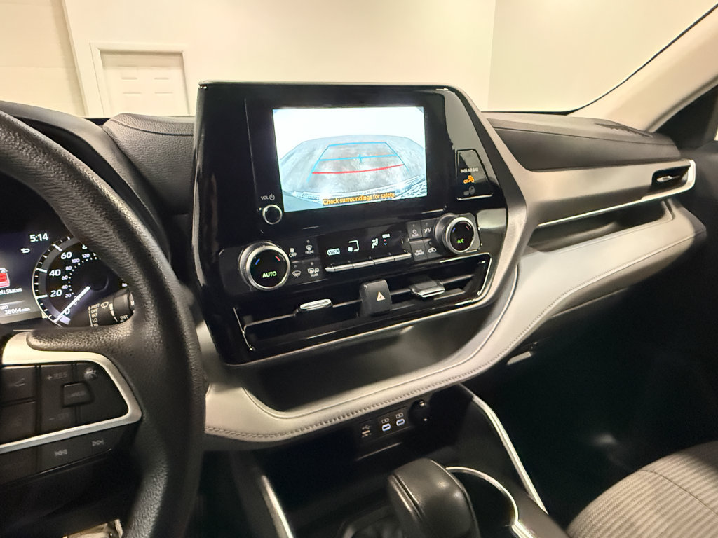 Used 2023 Toyota Highlander L FWD image 33