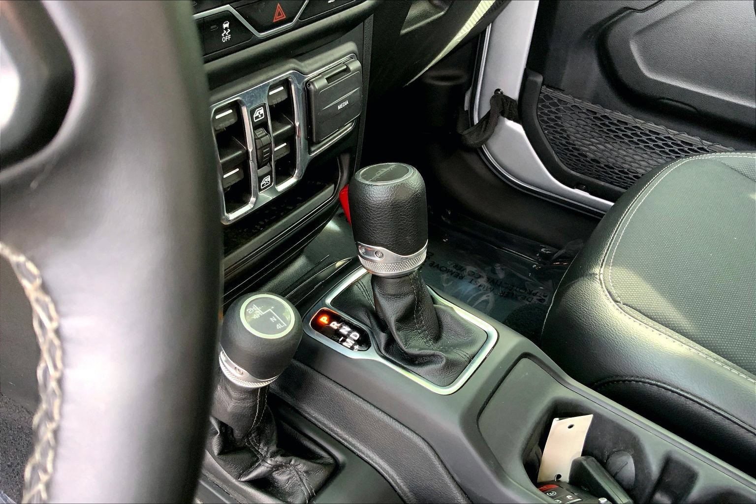Certified 2023 Jeep Gladiator Sport AWD/4WD image 13