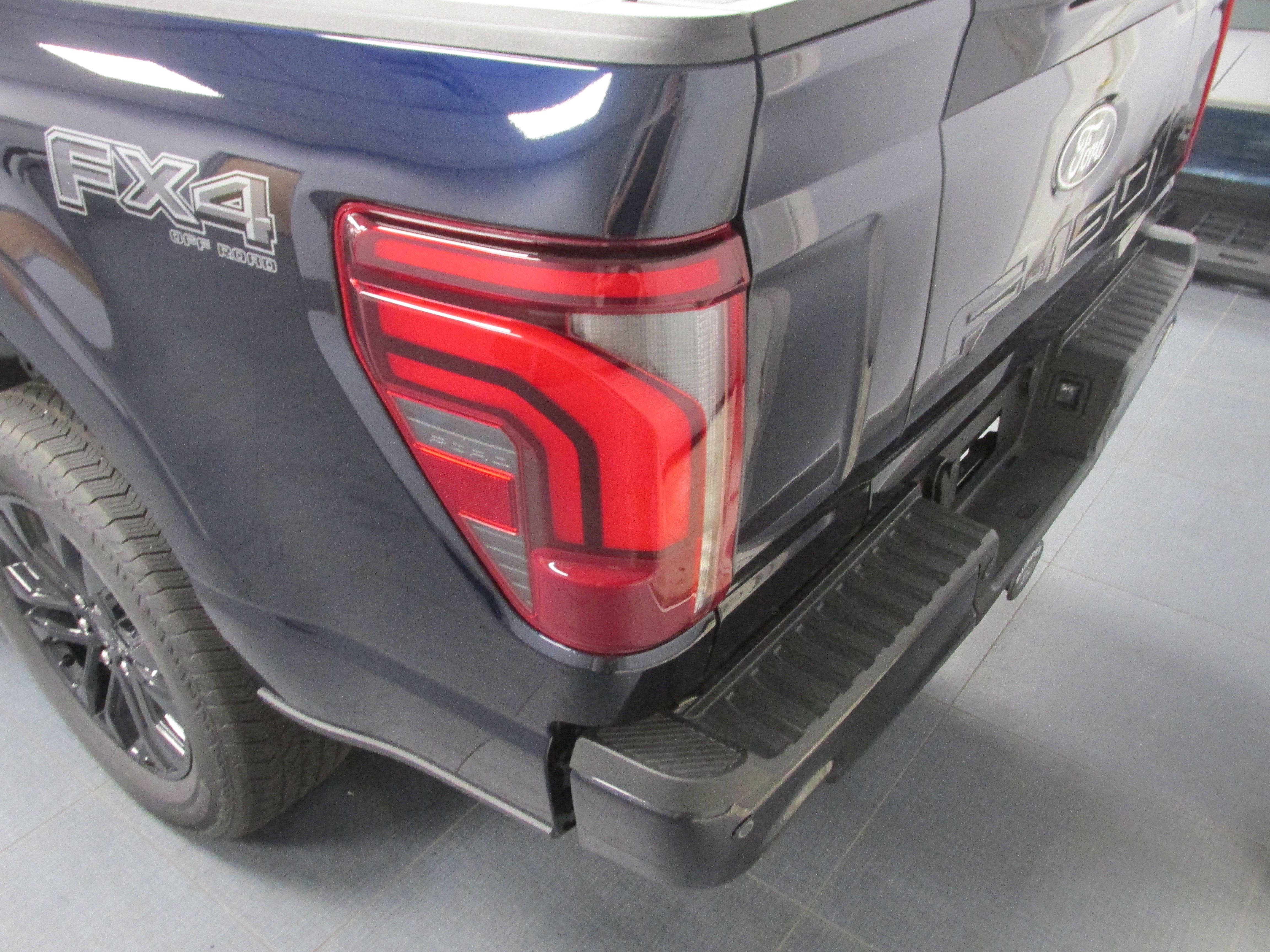 New 2025 Ford F150 Lariat w/ Equipment Group 501A Mid image 8