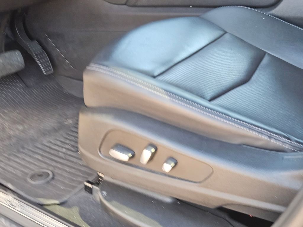 Used 2022 Cadillac XT5 Premium Luxury w/ LPO, Floor Liner Package FWD image 10