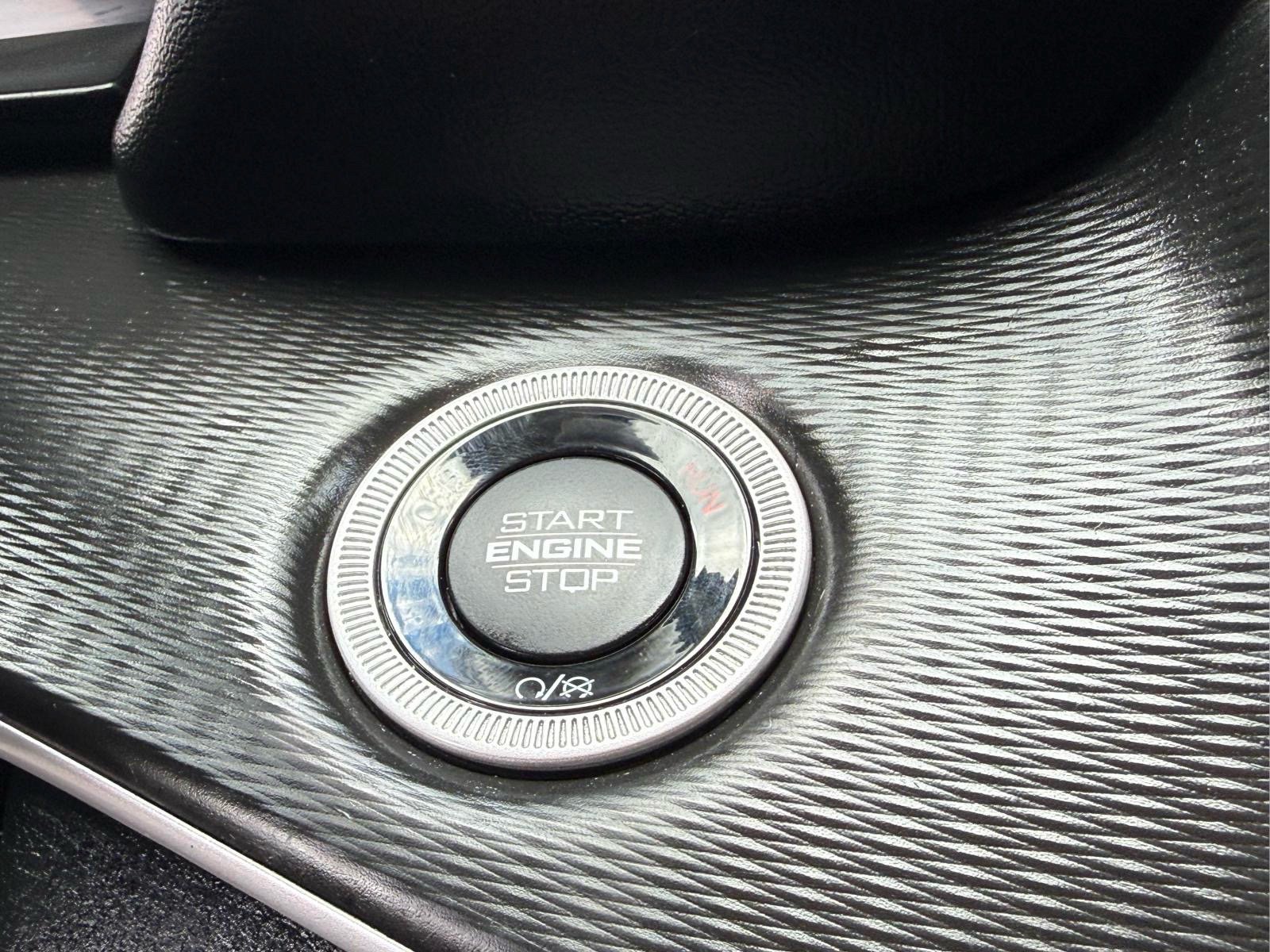 Used 2023 Jeep Grand Cherokee Laredo AWD/4WD image 27