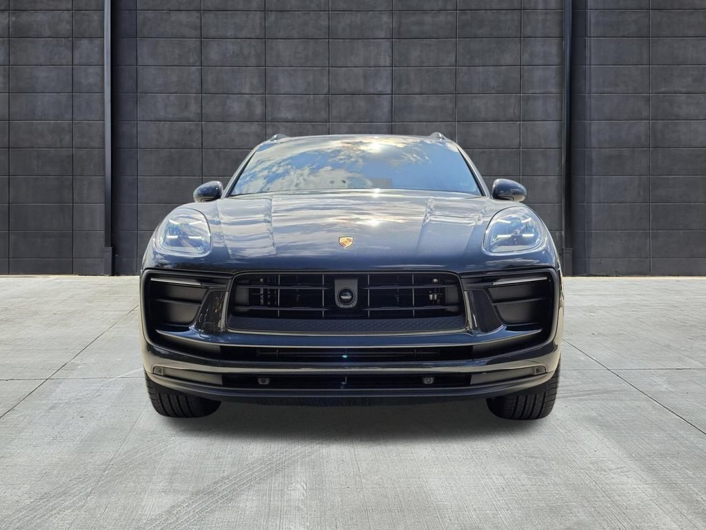 Used 2026 Porsche Macan AWD/4WD image 9