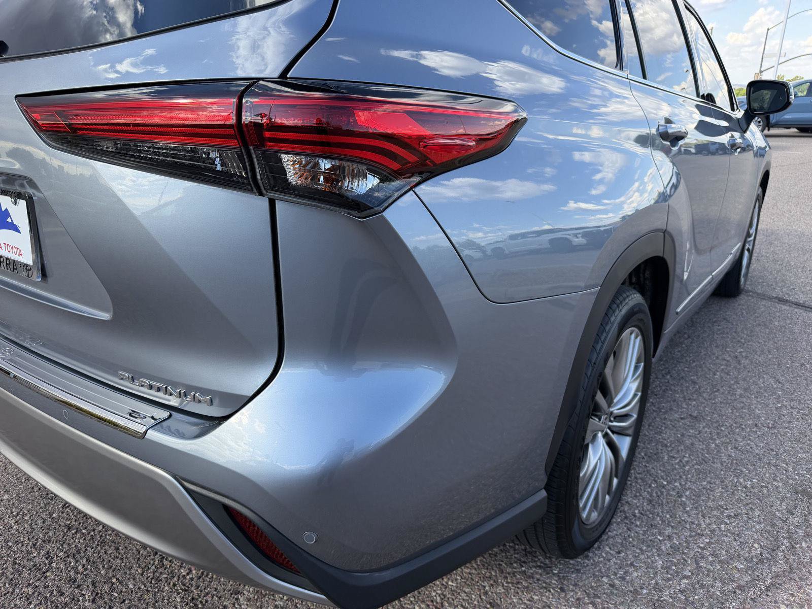 Used 2021 Toyota Highlander Platinum FWD image 12