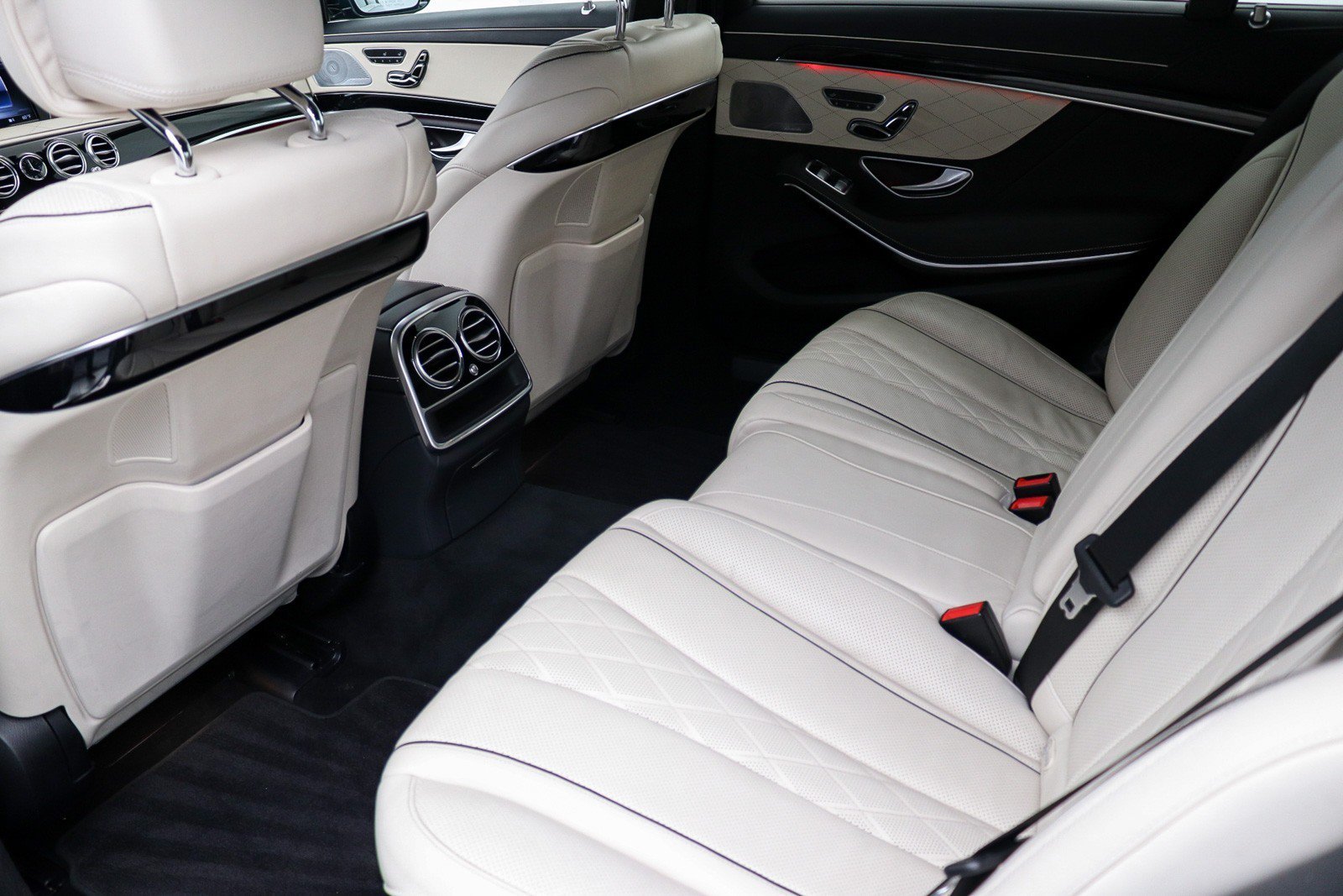 Used 2017 Mercedes-Benz S 550 Sedan image 23