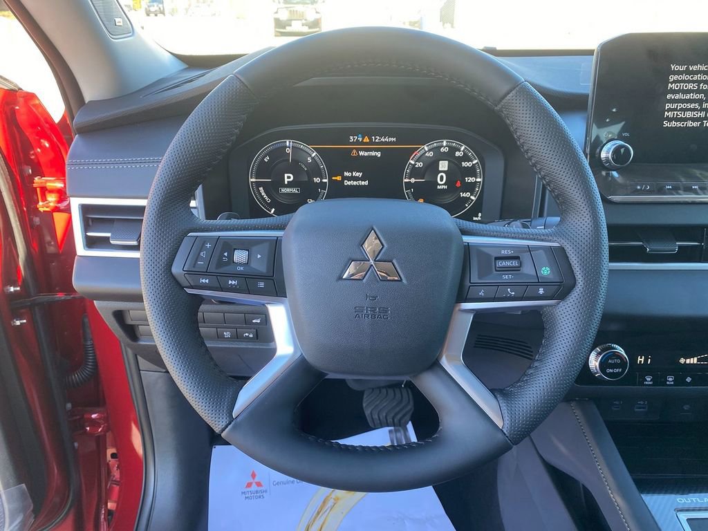 New 2025 Mitsubishi Outlander SE image 15
