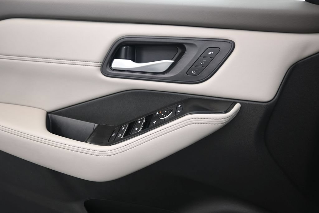 Used 2023 Nissan Rogue SL FWD image 16