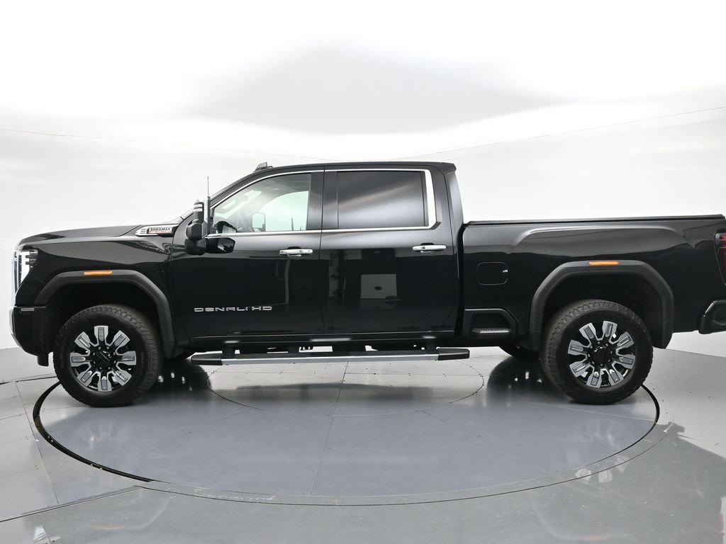 Used 2025 GMC Sierra 3500 Denali w/ Technology Package AWD/4WD image 3