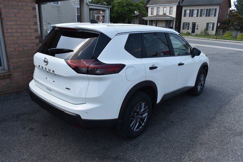 Used 2024 Nissan Rogue S AWD/4WD image 4