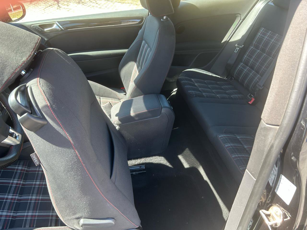 Used 2013 Volkswagen Golf 2-door image 12