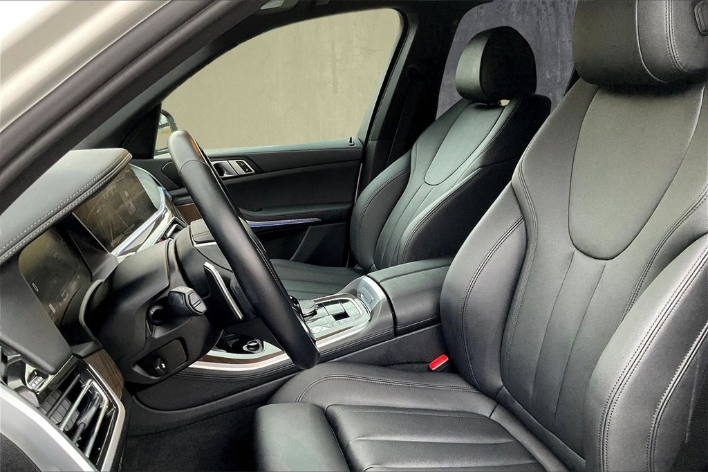 Used 2022 BMW X5 xDrive40i w/ Parking Assistance Package image 18