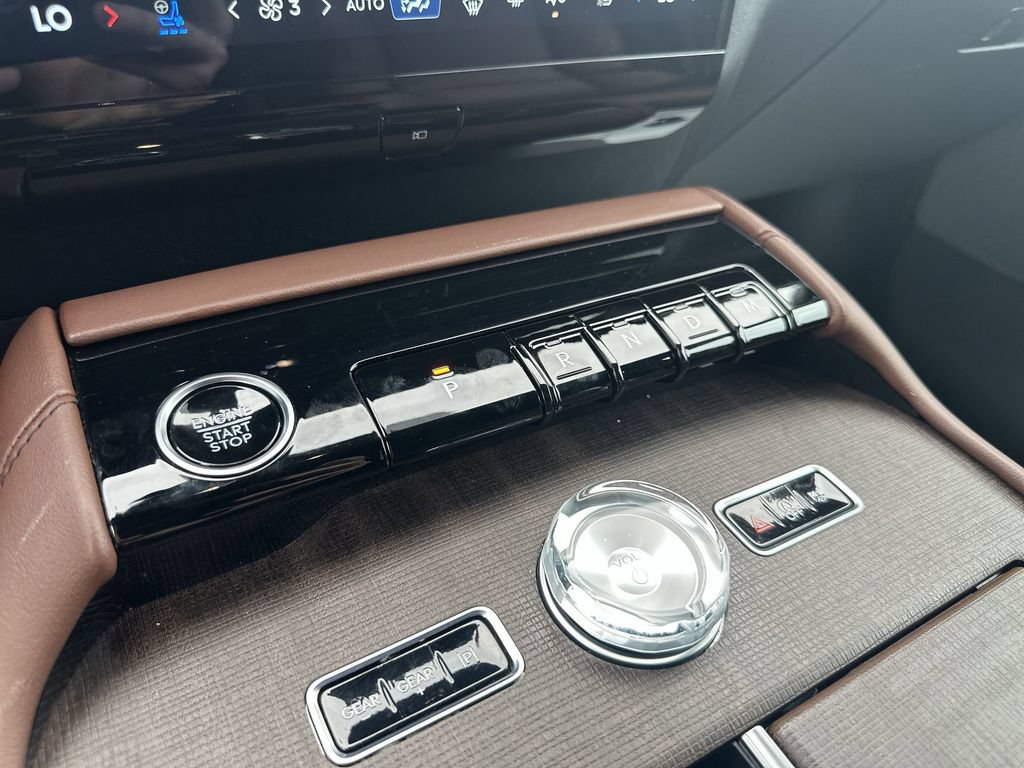 Certified 2025 Lincoln Navigator Reserve AWD/4WD image 23